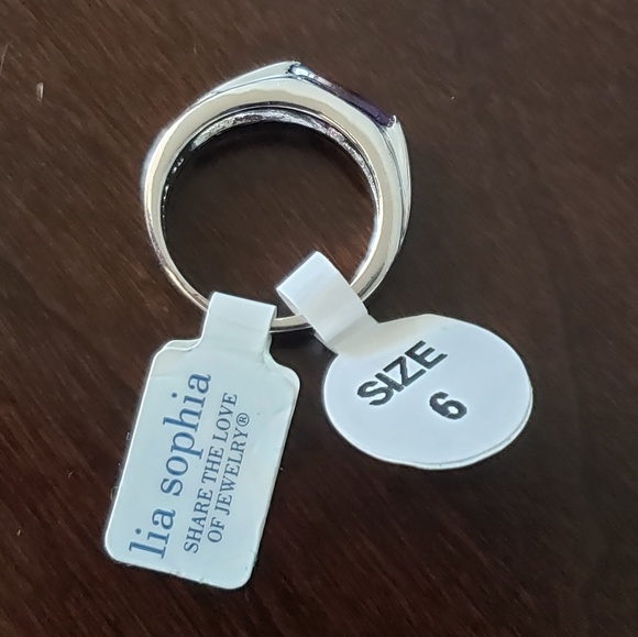 Ring - Picture 3 of 4